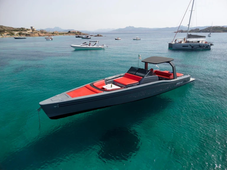 Hire a MAORI 50 luxury Porto Cervo