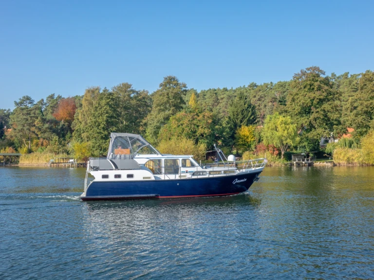 Canal boat hire in Waren (Müritz) - Pedro Skiron Typ 3