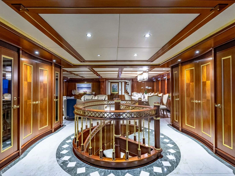 Yacht hire Bahamas cheap STARSHIP 185'