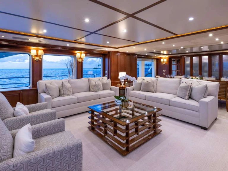 Luxury Yacht to hire Bahamas at the best price