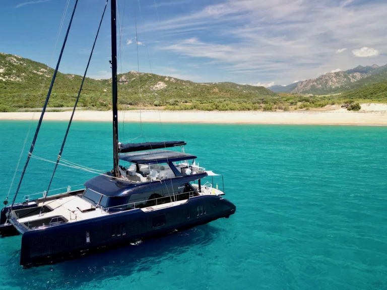 Hire Luxury Yacht Sunreef with a boat licence