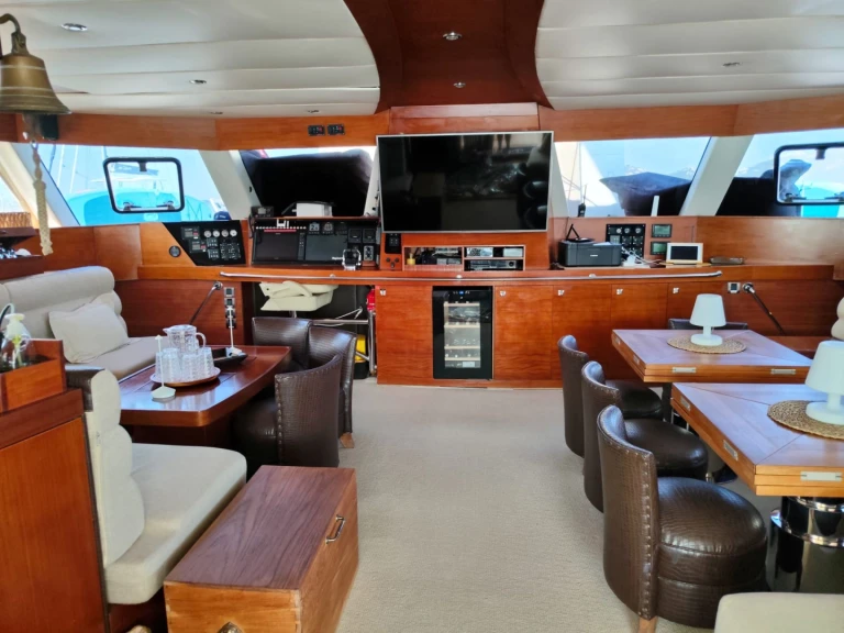 Luxury Yacht hire in Corsica - Sunreef Free Spirit