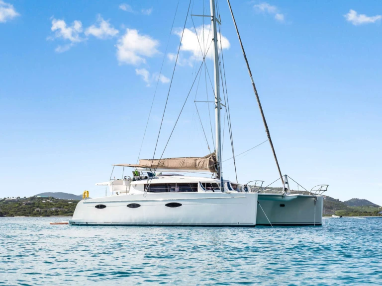 Luxury Yacht to hire Saint Thomas Island at the best price