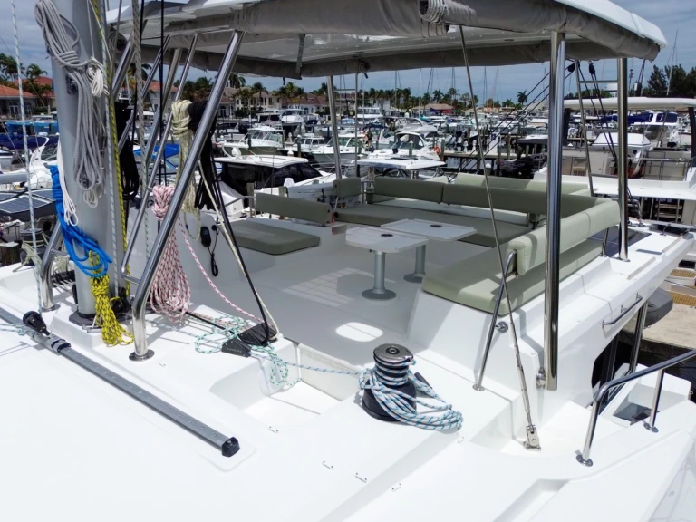 Hire Luxury Yacht with or without skipper Bali Saint Thomas Island