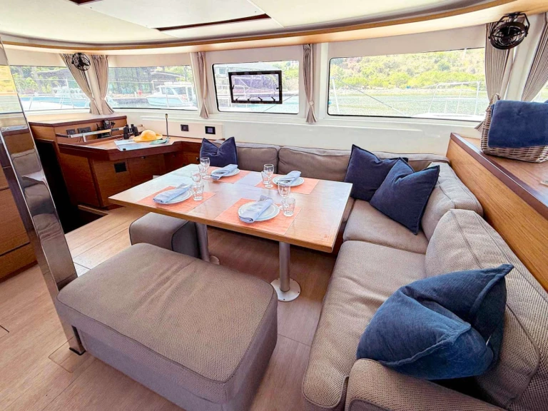 Luxury Yacht hire in Tortola - Lagoon KERRY LEE