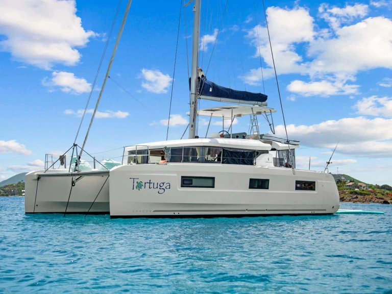Hire Luxury Yacht with or without skipper Lagoon Saint Thomas Island