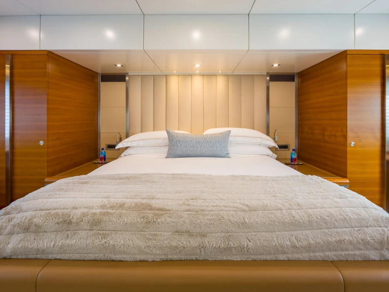 Hire Luxury Yacht with or without skipper Heesen Bahamas