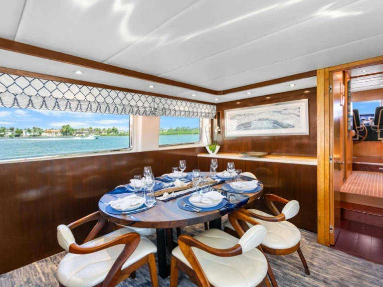 Luxury Yacht hire in Bahamas - Maiora AZURE 