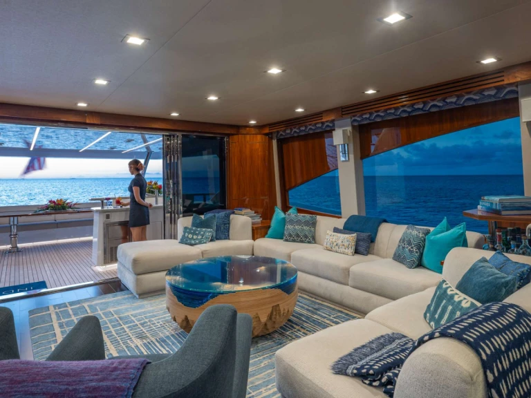Luxury Yacht to hire Bahamas at the best price