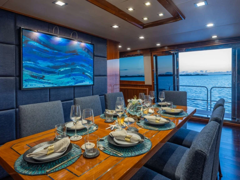 Yacht hire Bahamas cheap INDIGO