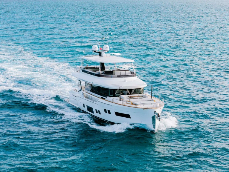 Hire a Sirena NORMAN'S T4 Bahamas