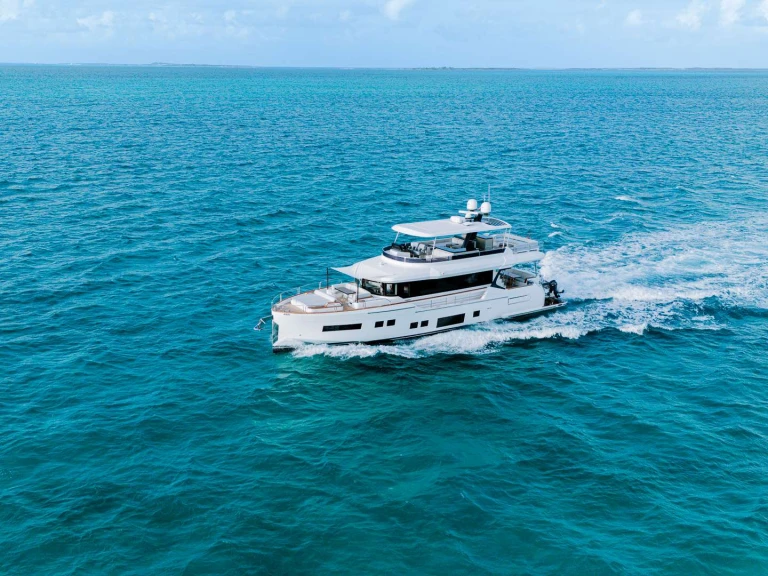Luxury Yacht hire in Bahamas - Sirena NORMAN'S T4