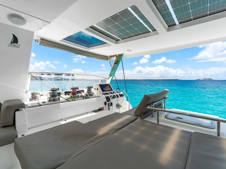 Hire Luxury Yacht Voyage with a boat licence