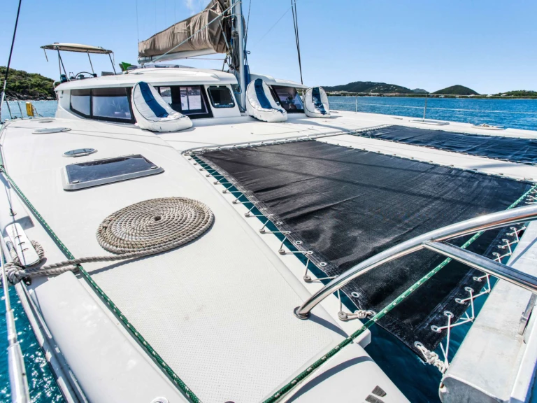 Charter a Fountaine Pajot PERPETUAL BLUE in Saint Thomas Island on Samboat