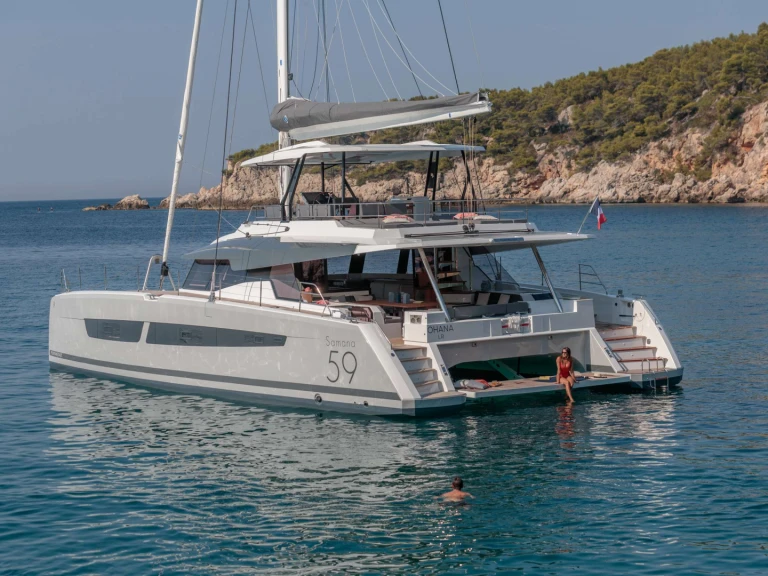 Hire Luxury Yacht Fountaine Pajot with a boat licence