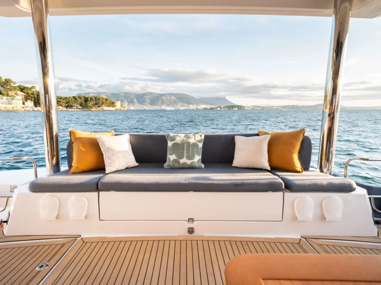 Yacht hire Saint Thomas Island cheap CRAFT WITH A SEA