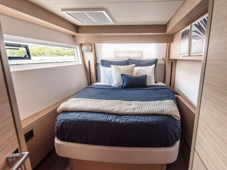 Yacht hire U.S. Virgin Islands cheap LA SIRENA