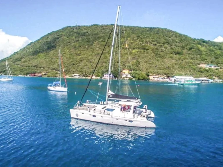Yacht hire Saint Thomas Island cheap MOONSTRUCK