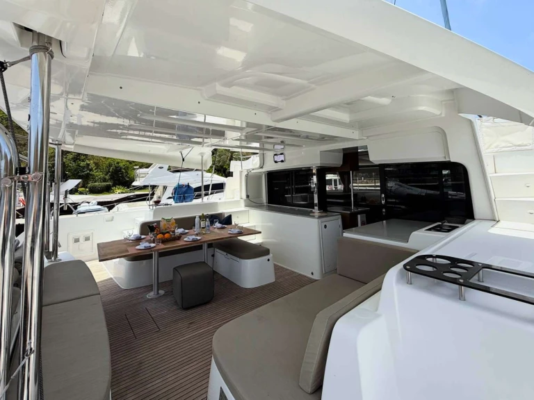 Hire Luxury Yacht with or without skipper Lagoon Tortola