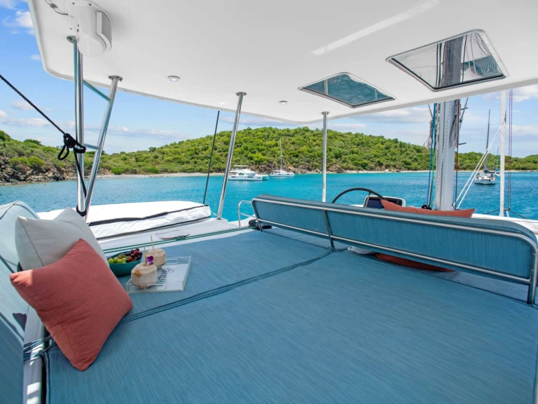 Hire Luxury Yacht with or without skipper Lagoon Saint Thomas Island