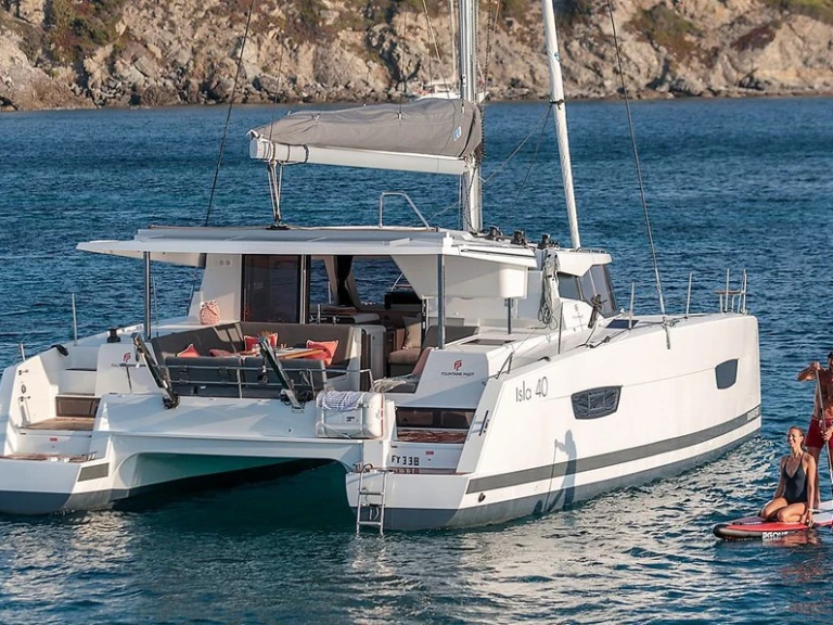 Hire Catamaran Fountaine Pajot with a boat licence