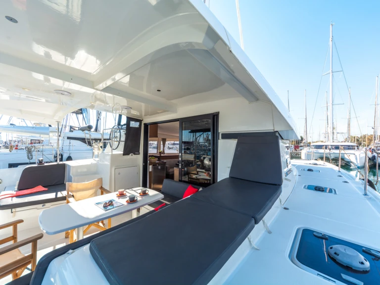 Catamaran to hire Paros (Island) at the best price