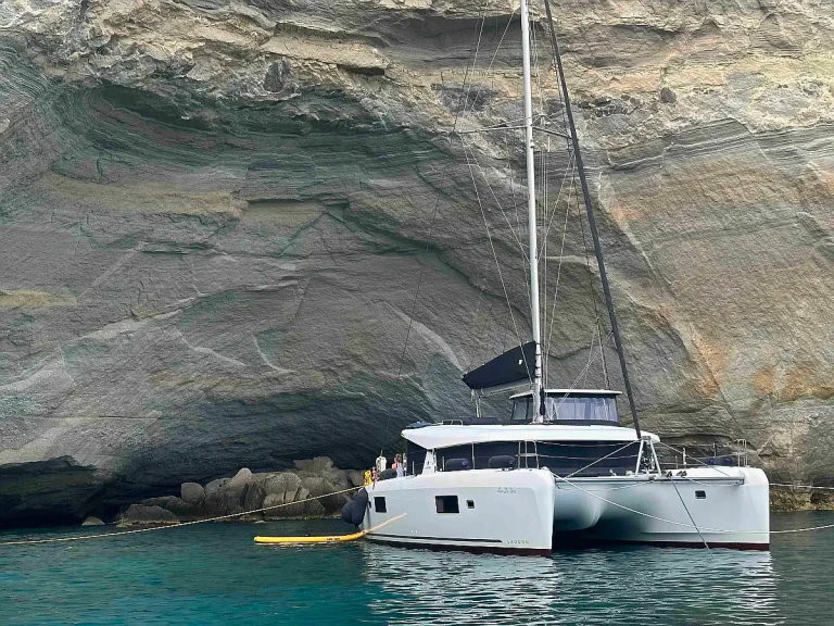 Hire a Lagoon Lagoon 42 Paros (Island)