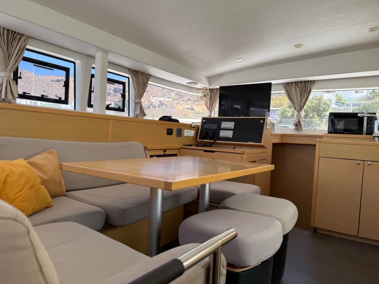 Catamaran hire in Rhodes (City) - Lagoon Lagoon 400 S2