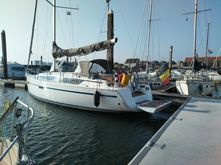 Sailboat to hire Yerseke at the best price