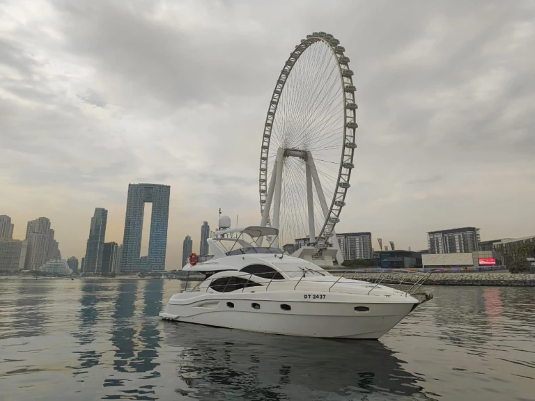 Motorboat to hire Dubai Marina at the best price