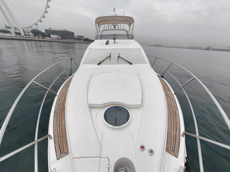 Hire Motorboat Majesty Yachts with a boat licence