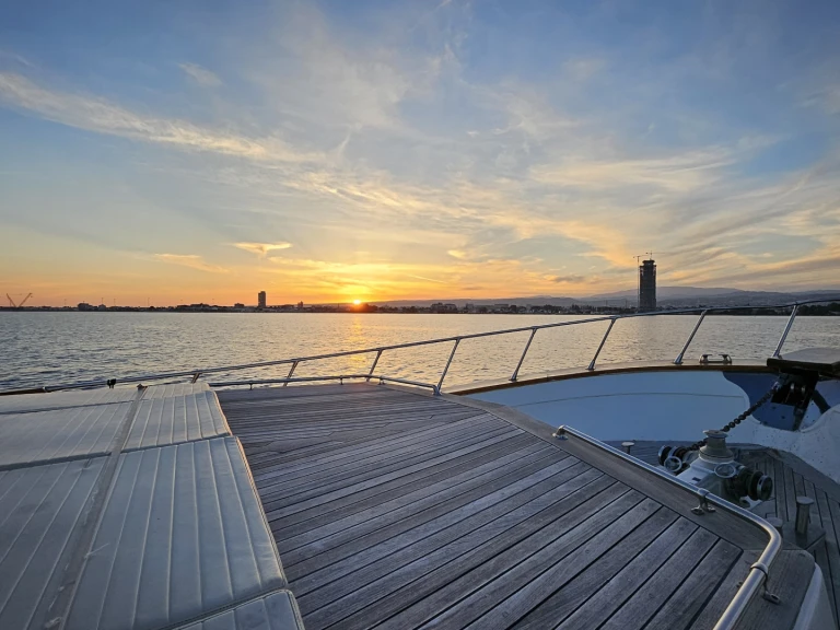 Motorboat to hire Limassol Marina at the best price