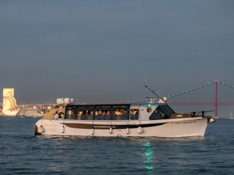 Motorboat to hire Lisbon at the best price