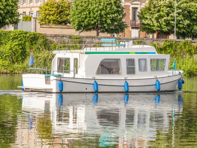 Hire Canal boat Pénichette with a boat licence