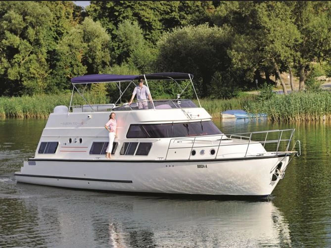 Motorboat to hire Fürstenberg at the best price