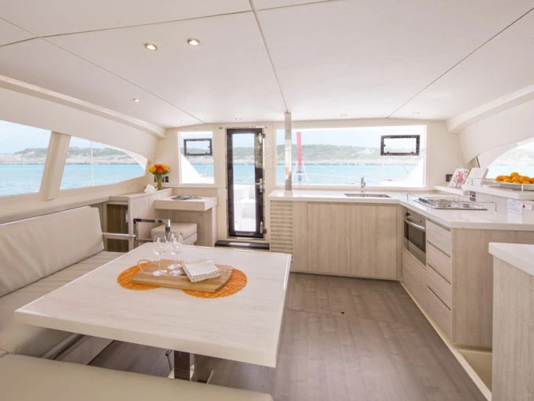 Hire a Leopard Leopard 40 Procida