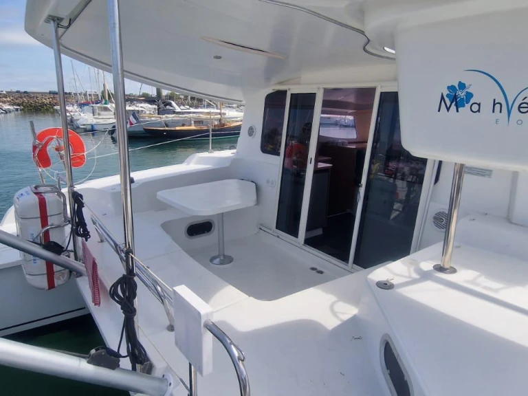 Hire Catamaran Fountaine Pajot with a boat licence