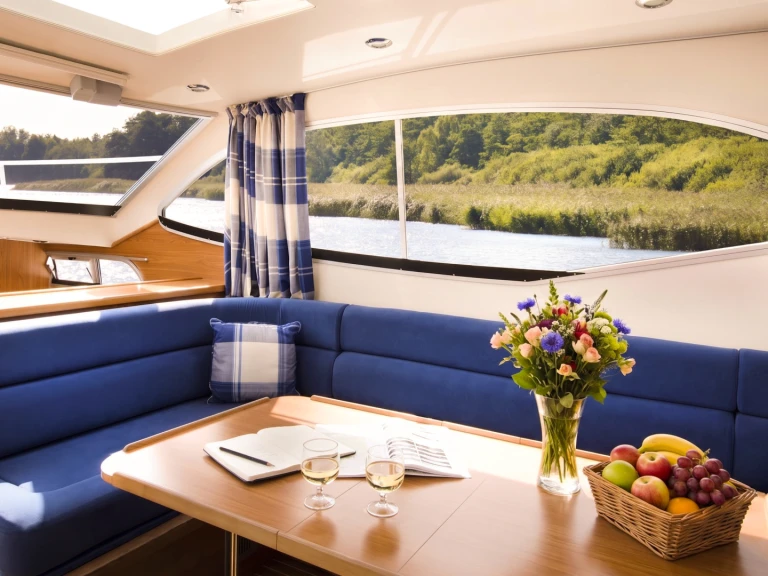 Yacht hire Nieuw-Loosdrecht cheap Europa E.300