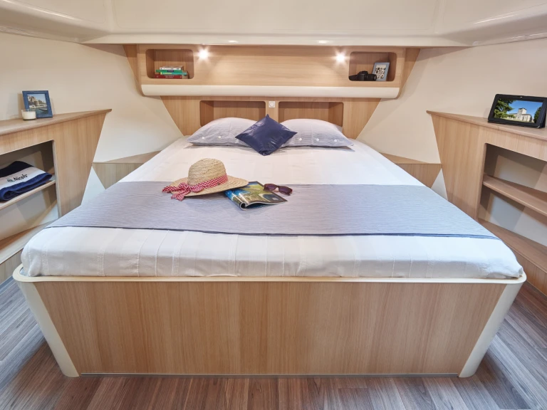 Motorboat hire in Avignonet-Lauragais - Nicols Yacht Nicols Estivale Sixto Prestige C