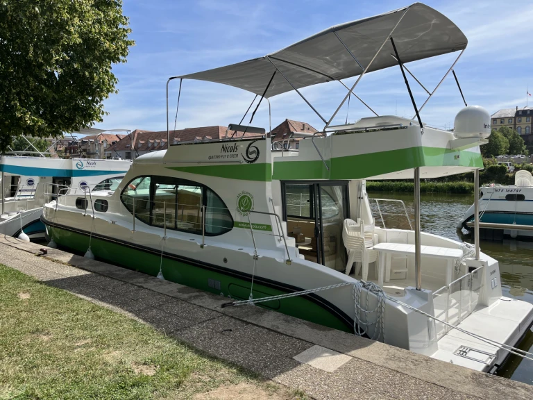 Hire a Nicols Yacht Nicols Quattro Fly C Green Saverne