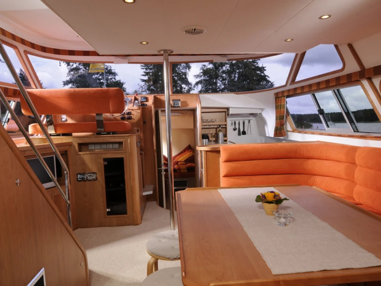 Motorboat hire in Fürstenberg - Pénichette Europa E.700
