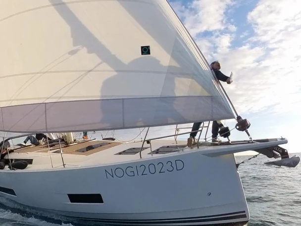Hire a Hanse Hanse 460 - 4 cabine - 2 bagni - 10 posti letto Castiglioncello