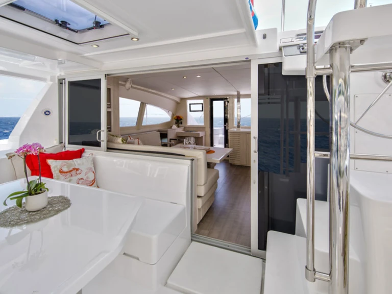 Yacht hire Procida cheap Leopard 40