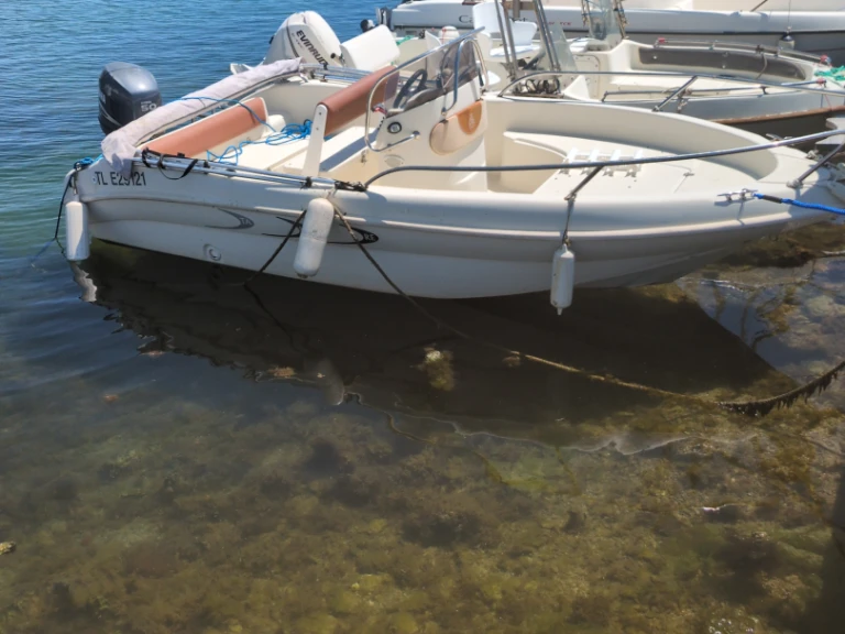 Hire a TA MARE Jaguar 17 Saint-Chamas