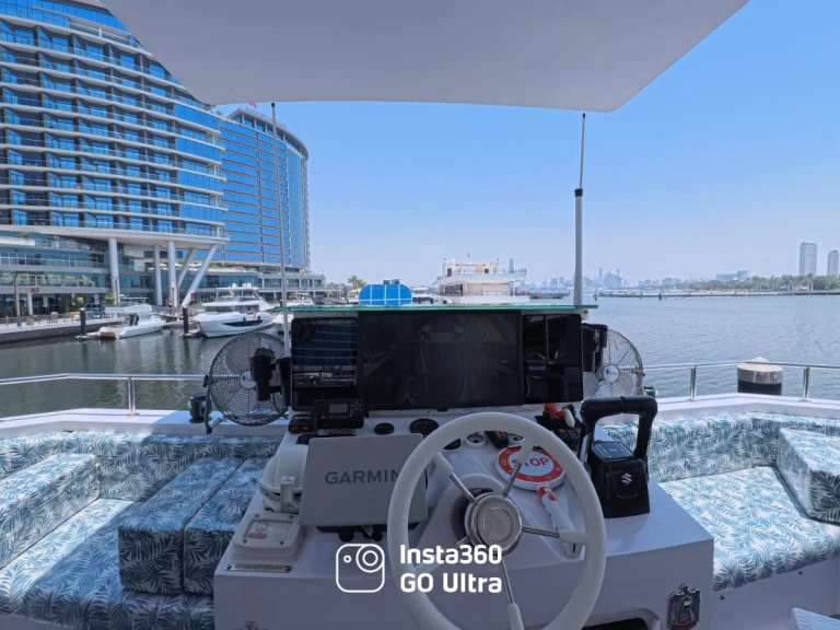 Motorboat hire in Dubai Marina - 101 Marine 101