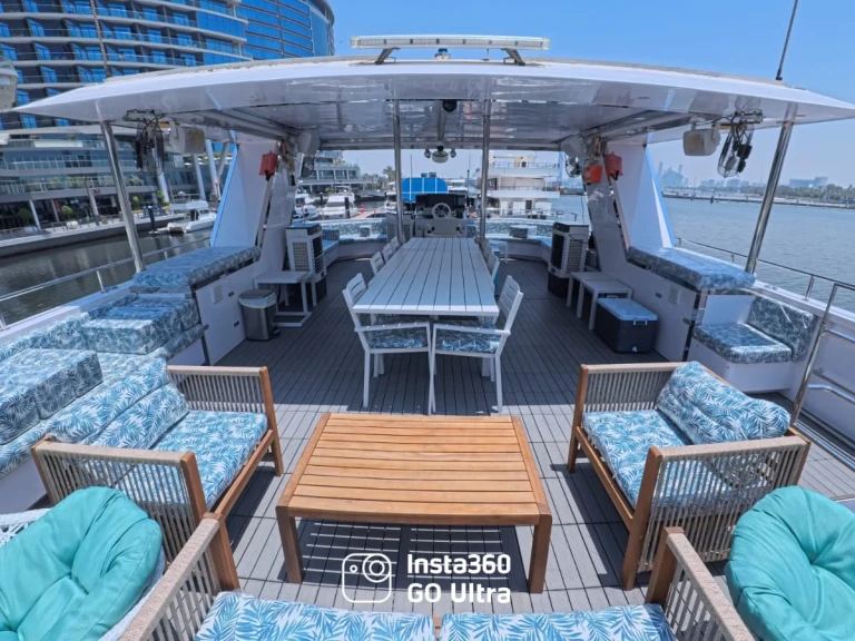 Charter a 101 Marine 101 in Dubai Marina on Samboat