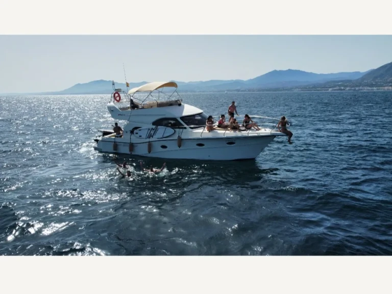 Hire Motorboat Doqueve with a boat licence