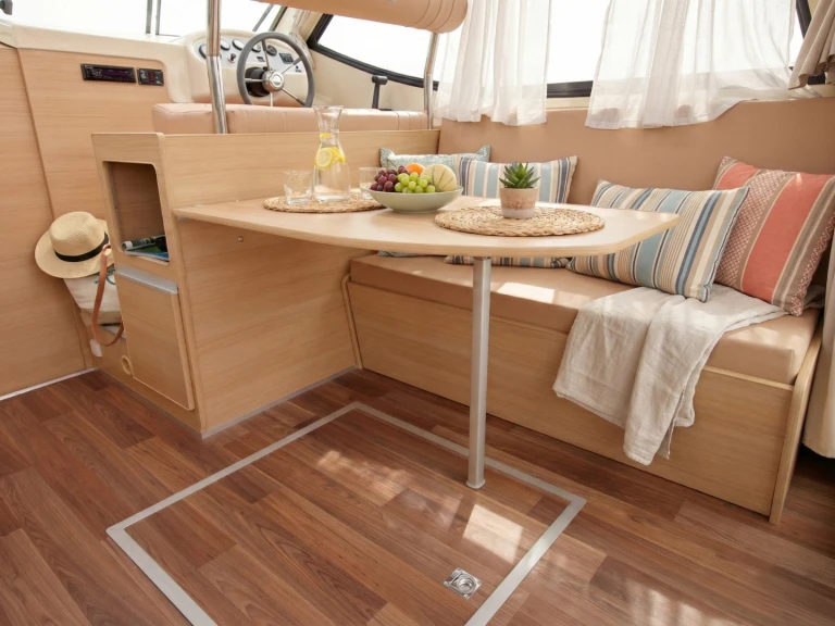 Hire a Nicols Yacht Nicols Sedan Primo Bellegarde