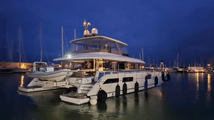 Charter a Lagoon Lagoon 630 Motor Yacht in Barcelona on Samboat
