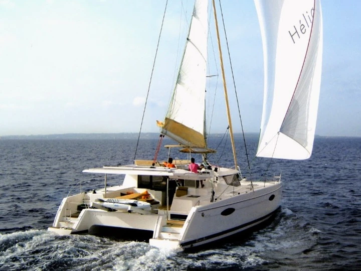 Hire Catamaran Fountaine Pajot with a boat licence